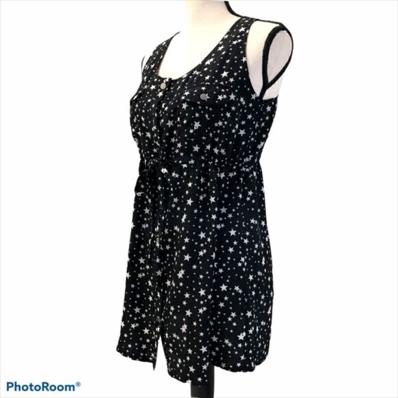 Hommage Sleeveless Tunic with a Tie Waist - Picture 2 of 6